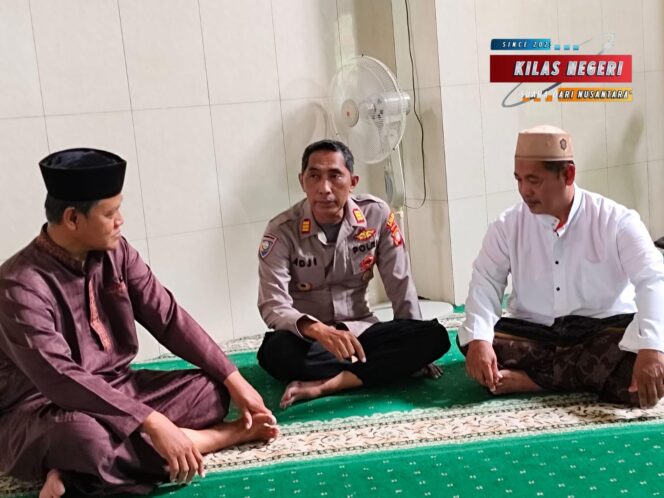 
Kanit Binmas Sambangi Masjid Almutaqin, Ajak Tokoh Agama Perkuat Kamtibmas di Jatinegara
