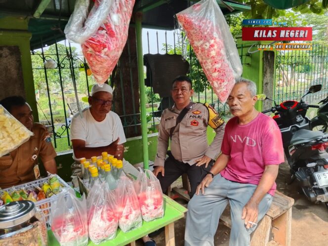 
Antisipasi Tawuran, Bhabinkamtibmas Kelurahan Makasar Gelar Patroli dan Koordinasi Kamtibmas di RW 01