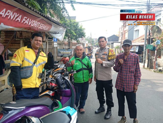 
Bhabinkamtibmas Palmeriam Sambangi Komunitas Ojek Online, Ajak Jaga Kamtibmas dan Tertib Berlalu Lintas