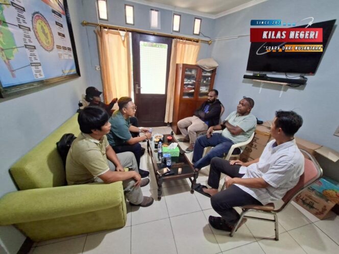 
Polsek Makasar Lakukan Penggalangan terhadap Mahasiswa Papua di Asrama Jayawijaya Jelang May Day