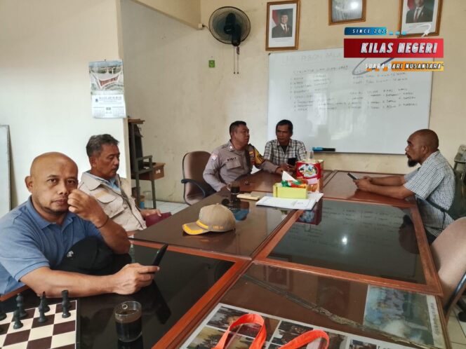 
Bhabinkamtibmas Kebon Pala Gelar Rembug Kamtibmas Bersama FKDM, LMK, dan Potmas