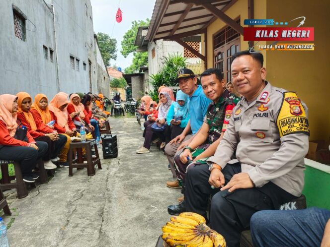
Bhabinkamtibmas Ceger Ajak Warga Ciptakan Lingkungan Aman Lewat Giat PSN dan Himbauan Kamtibmas