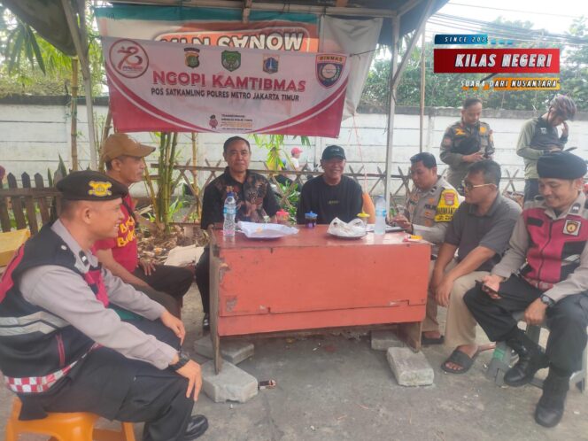 
Polsek Matraman Gelar Ngopi Kamtibmas Bareng Warga Palmeriam di Pasar Tradisional