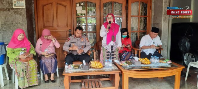 
Kapolsek Makasar Gelar Jum’at Curhat Bersama Warga RW 03, Ajak Wujudkan Lingkungan Aman dan Sehat