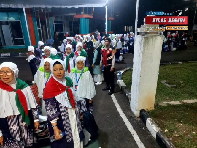 
Polsek Makasar Lakukan Patroli Pengamanan Jamaah Haji di Asrama Haji Pondok Gede