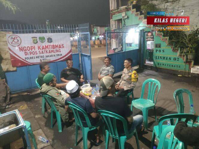 
Ngopi Kamtibmas di Rawa Terate: Bhabinkamtibmas Dengarkan Keluhan Warga demi Keamanan Lingkungan