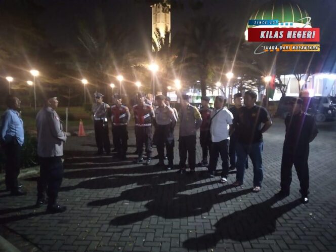 
Bhabinkamtibmas Susukan Sambangi Petugas Siskamling, Perkuat Keamanan Lewat Program Mantap dan Taktis