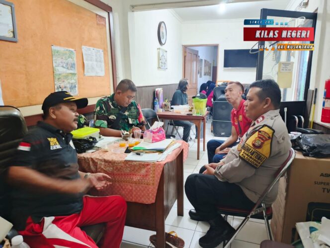 
Polsek Pulogadung Sampaikan Pesan Kamtibmas Lewat Kunjungan ke RW 001 Rawamangun