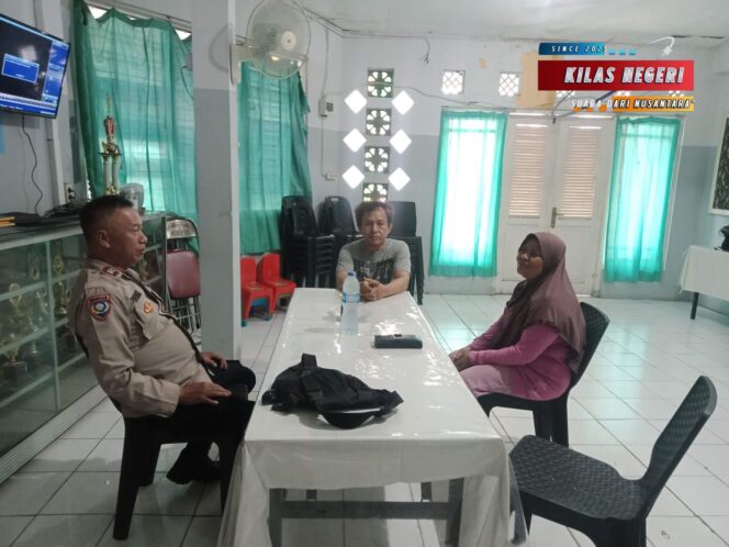 
Sambang dan Monitoring Wilayah, Bhabinkamtibmas Kebon Manggis Tekankan Waspada Tawuran, Curanmor, dan Judi Online