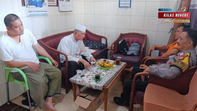 
Bhabinkamtibmas Cipinang Kunjungi Toga dan Tomas RW 011, Perkuat Sinergi Jaga Kamtibmas