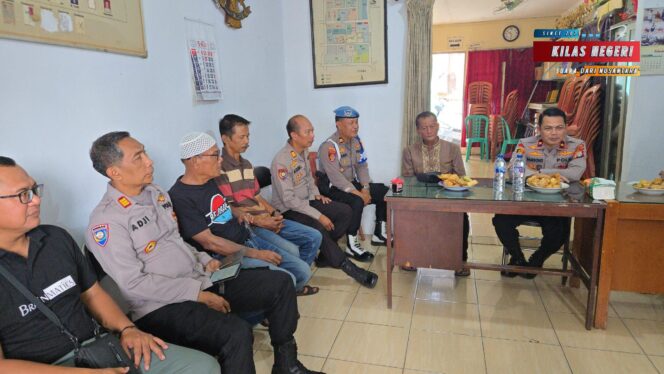 
Kapolsek Jatinegara Sambangi RW 04 Cipinang Cempedak, Ajak Warga Perkuat Sinergi Jaga Kamtibmas