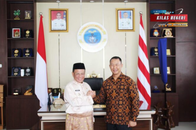 
Harmoni Dalam Sinergi, Lanal Dumai Bersama Pemkab Rokan Hilir Sepakat Kembangkan Ekonomi Kelautan dan Wisata Bahari