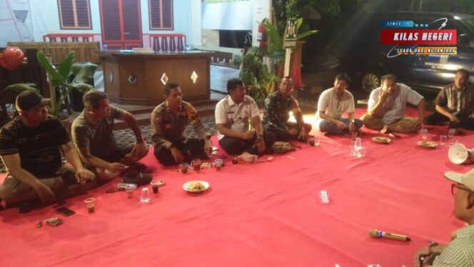 
Cegah Tawuran, Bhabinkamtibmas Petojo Utara dan Tiga Pilar Gelar Rapat Koordinasi Pencegahan