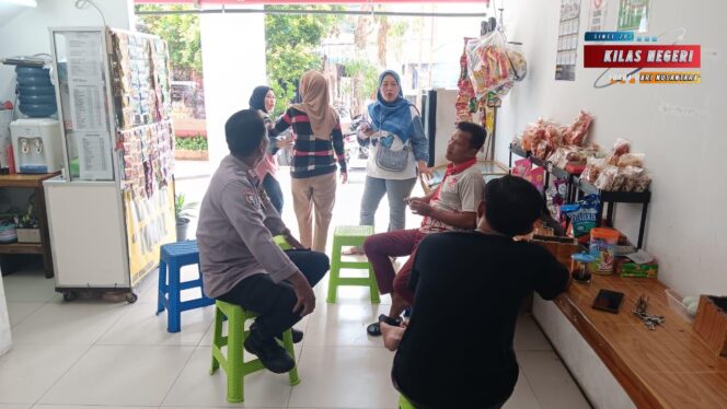 
Bhabinkamtibmas Sambangi Warga Serdang, Imbau Waspada Keamanan Lingkungan