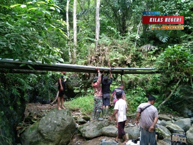 
Satgas TMMD ke-124 Kodim 0107/Aceh Selatan Mulai Menyambung Pipa di Sumber Air