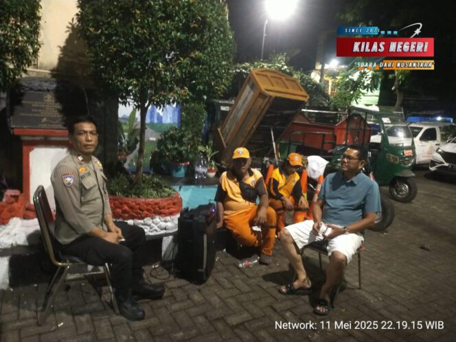 
Sinergi Polri dan Masyarakat, Bhabinkamtibmas Galur Bersama Dewan Kota dan PPSU Cegah Gangguan Kamtibmas