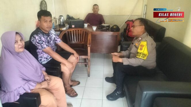 
Sentuh Hati, Bhabinkamtibmas Datangi Orang Tua Cegah Anak Terlibat Tawuran