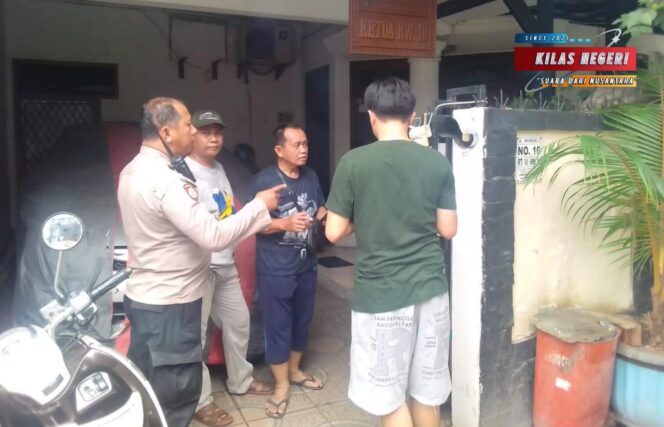 
Bangun Sinergi, Kapolsubsektor Cempaka Putih Barat Patroli Dialogis Ke Tokoh Masyarakat