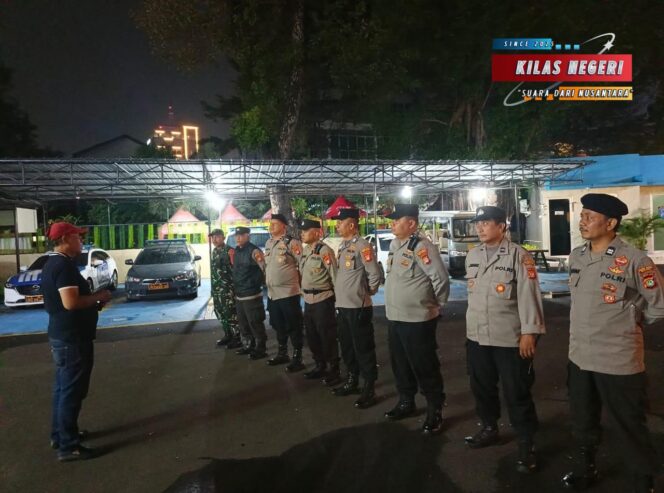 
Polsek Metro Menteng Giatkan Apel Malam Patroli Cipkon, Antisipasi Tawuran Dan Gangguan Kamtibmas