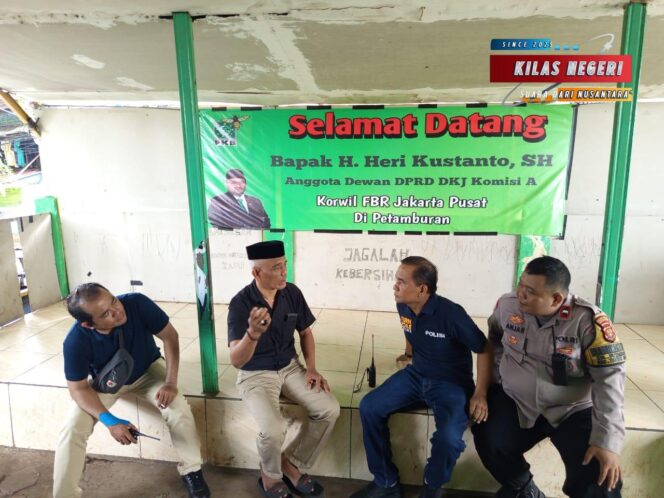 
Tak Ada Tempat untuk Premanisme! Polsek Tanah Abang Tertibkan Bendera Ormas Ilegal