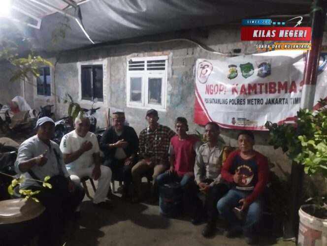 
Ngopi Kamtibmas Bersama Warga Halim PK, Aipda M. Haryadhy Ajak Masyarakat Jaga Keamanan Lingkungan