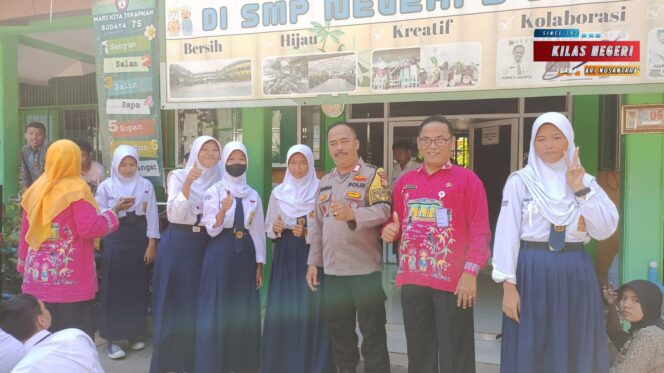 
Polisi Sambangi SMPN 9 Jakarta, Sosialisasikan Bahaya Tawuran dan Kenakalan Remaja