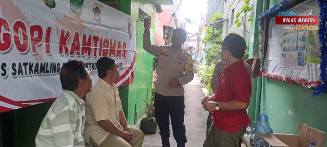 
Pererat Silaturahmi, Bhabinkamtibmas Kayu Manis Gelar Ngopi Kamtibmas Bersama Tokoh Masyarakat