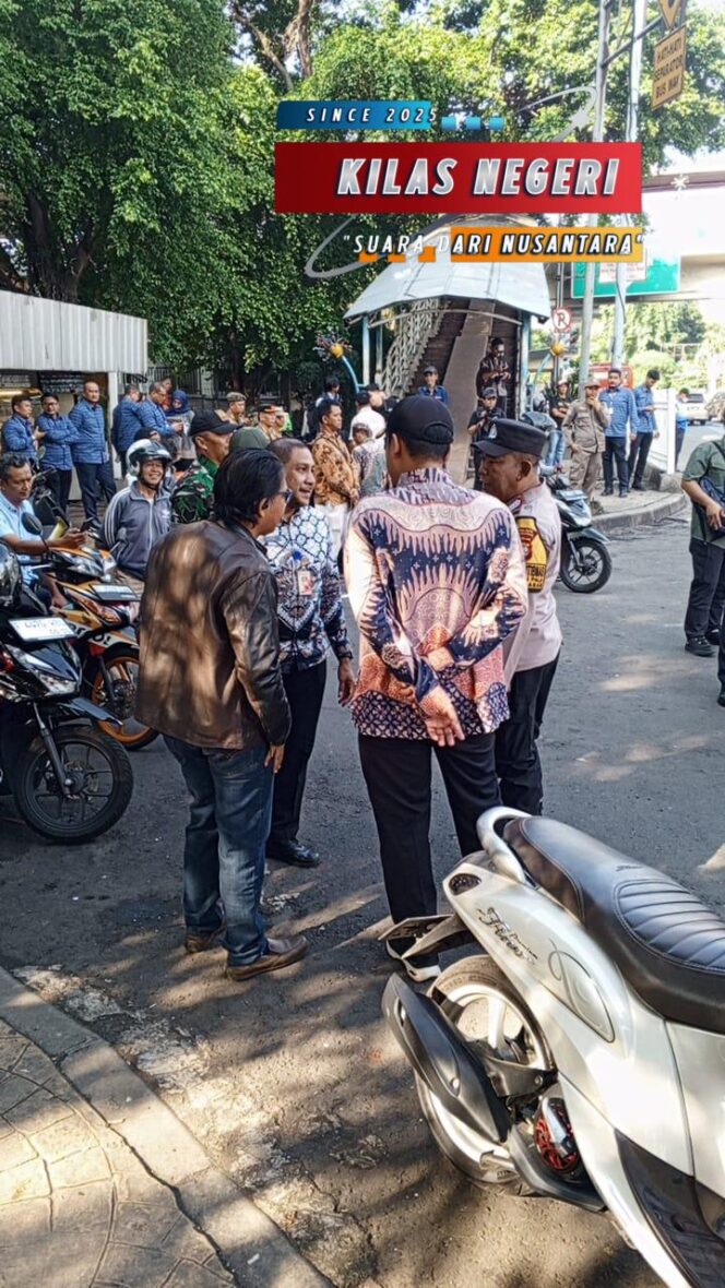 
Gubernur DKI Resmikan Jalur Baru TransJabodetabek, Polsek Makasar Kawal Pengamanan di Halte UKI Cawang