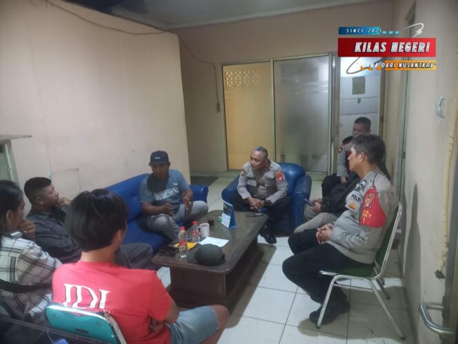 
KISRUH PENERTIBAN PEDAGANG LIAR DI TMII: POLSEK CIPAYUNG TURUN CEK TKP, FASILITASI MUSYAWARAH DAMAI