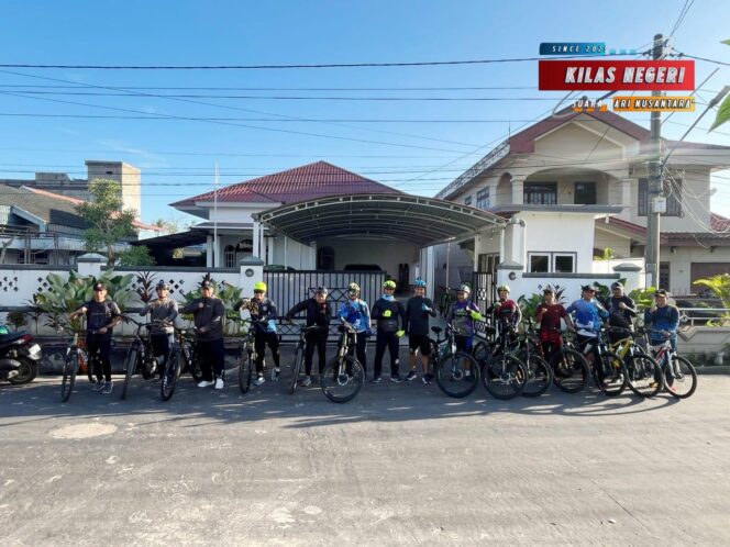 
Gowes Gembira Penuh Semangat, Danlanal Dumai Pimpin Olahraga Bersepeda