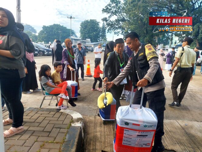 
442 Jamaah Haji Kloter 41 Asal Jakarta Tiba di Asrama Haji Pondok Gede