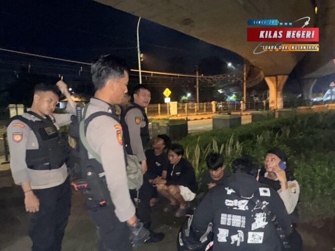 
Sat Samapta Polres Metro Jakarta Timur Intensifkan Patroli, Cegah Tawuran dan Amankan Tiga Remaja Bersenjata Tajam