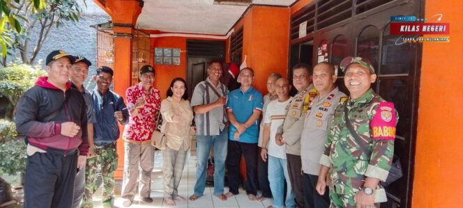 
Bhabinkamtibmas dan Babinsa Mediasi Warga Terkait Keluhan Polusi dari Proyek Gereja di Bambu Apus
