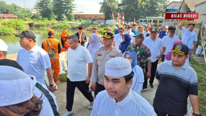 
Wujudkan Lingkungan Sehat, Warga Kelurahan Dukuh Gelar Deklarasi STBM Bersama Walikota Jaktim