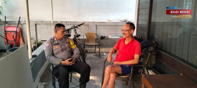 
Bhabinkamtibmas Kwitang Sambangi Ketua RT, Bahas Kenakalan Remaja dan Keamanan Lingkungan