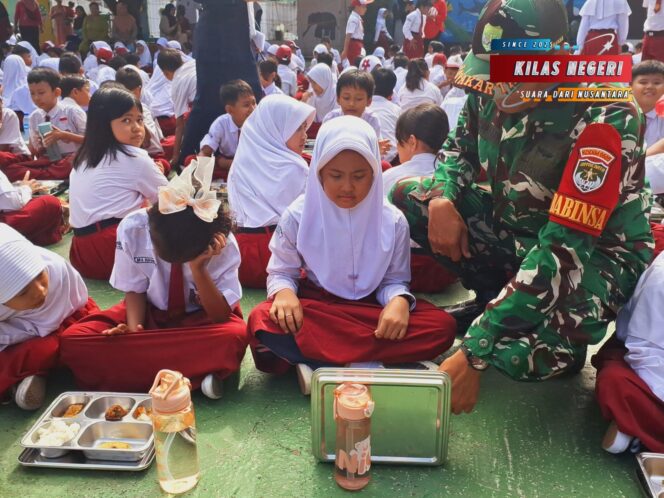 
Polsek Pasar Rebo Monitoring Program Makanan Bergizi Gratis untuk Ribuan Siswa di Sekolah