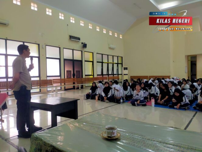 
Sat Narkoba Polres Metro Jakarta Timur Gelar Penyuluhan Bahaya Narkoba di SMAN 31 Matraman