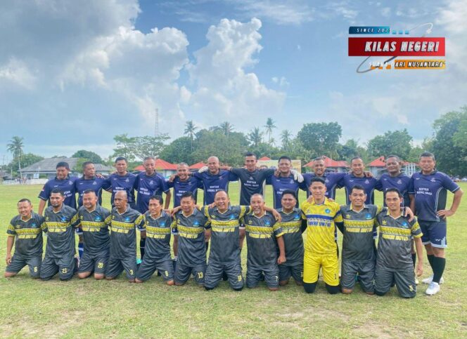 
Danlanal Bintan Dampingi Bupati Bintan Buka Turnamen Sepakbola Bupati Cup