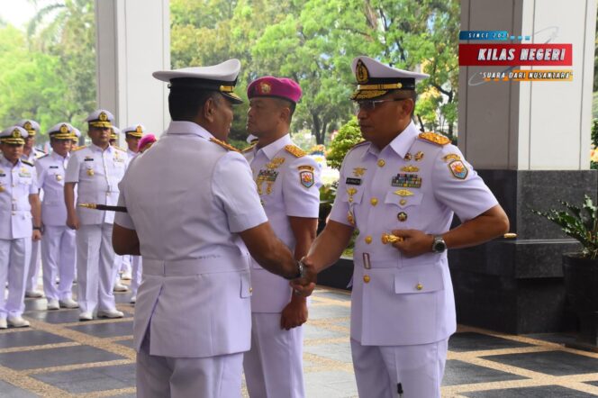 
Komandan Lanal Bandung Hadiri Upacara Sertijab Danlantamal III