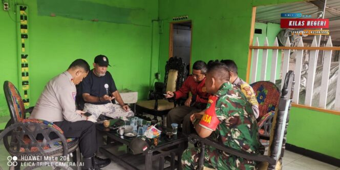 
Polsek Cakung Fasilitasi Penggalangan dan Pengecatan Posko FBR, Ciptakan Sinergi dan Kondusivitas Wilayah