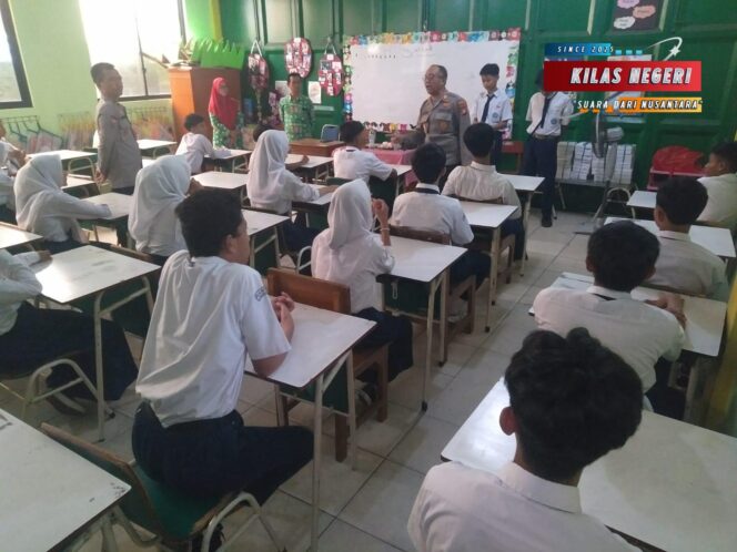 
Polres Metro Jakarta Timur Gencarkan Penyuluhan Bahaya Kenakalan Remaja di Lingkungan Sekolah