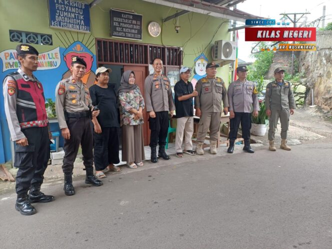 
Kapolsek Matraman Tinjau Posko Anti Tawuran, Tegaskan Pentingnya Kewaspadaan Lingkungan