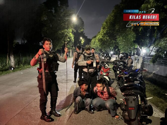 
Sat Samapta Polres Metro Jakarta Timur Intensifkan Patroli, Amankan Dua Pelajar Bawa Sajam