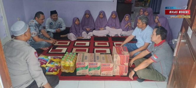 
Jumat Peduli, Sat Resnarkoba Polres Metro Jaktim Berbagi di Rumah Yatim Kayu Manis