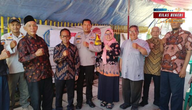 
Bhabinkamtibmas Palmeriam dan Tiga Pilar Kawal Pemilihan Ketua RT 01 RW 01