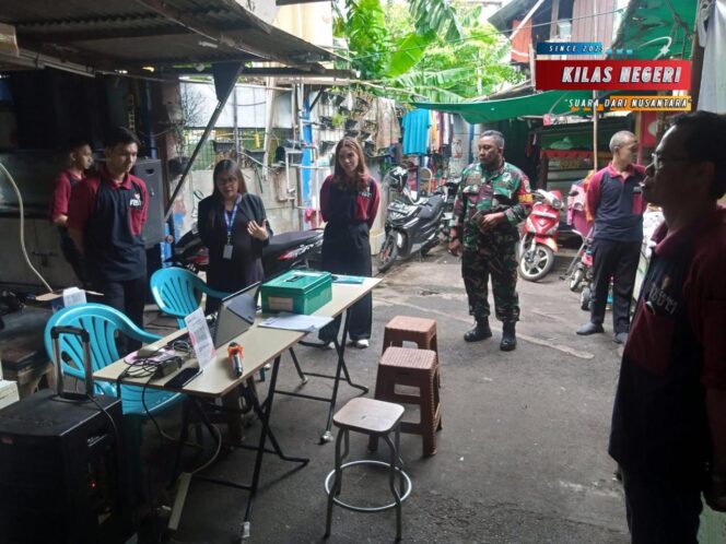 
Akrabkan Diri dengan Tiga Pilar dan Masyarakat, Sertu Aprianto Lakukan Komsos