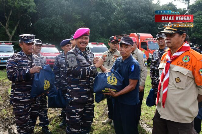 
Antisipasi Bencana Alam, TNI AL Gelar Latihan Penanggulangan Bencana di Bandung