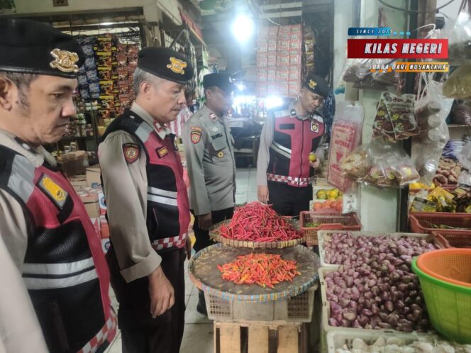 
Polsek Matraman Lakukan Pemantauan Harga Sembako di Galur Sari, Pastikan Ketersediaan Aman