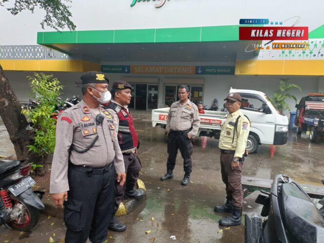 
Polsek Kramatjati Lakukan Monitoring di Pasar Induk, Pastikan Aktivitas Pedagang Aman dan Kondusif