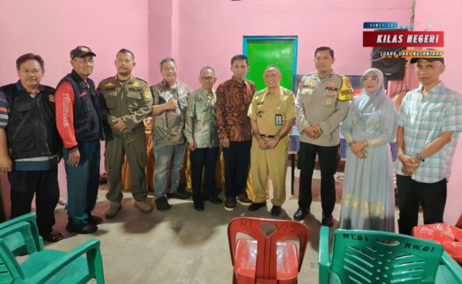 
Pemilihan Ketua RT di Palmeriam Berlangsung Kondusif, Bhabinkamtibmas Tekankan Pentingnya Sinergi dan Keamanan Lingkungan